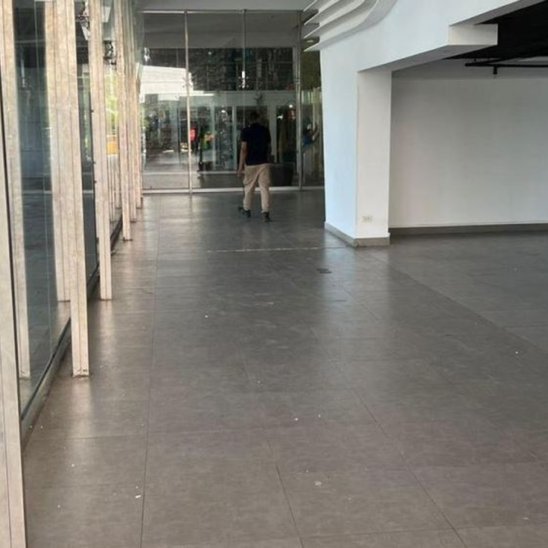 Ave Balboa, Frente a Cinta Costera: Local Comercial Planta Baja