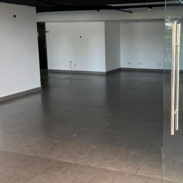 Ave Balboa, Frente a Cinta Costera: Local Comercial Planta Baja