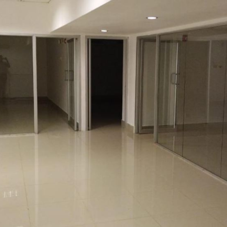 Ave Balboa, Frente a Cinta Costera: Local Comercial Planta Baja