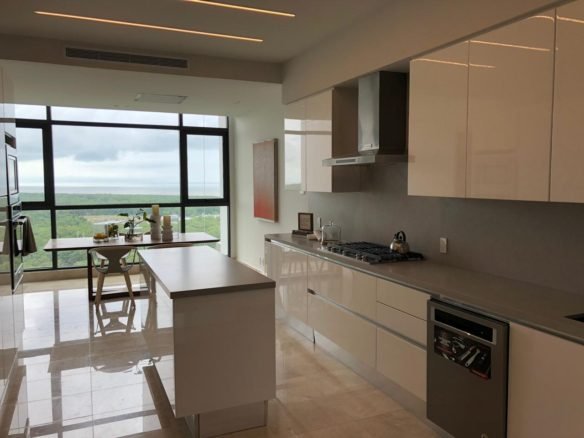 Santa María: Apto de 381 m², 3 Recámaras + Den, Acabados de Lujo, Línea Blanca