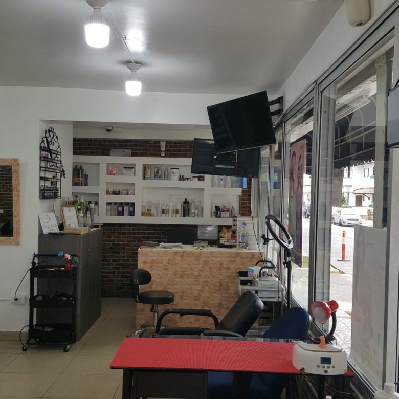 Bella Vista – Local Comercial de Esquina, Planta Baja, Dividido en 2 locales: Cerca DGI, Hospitales, torres residenciales