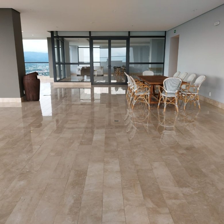 Santa María: Apto de 381 m², 3 Recámaras + Den, Acabados de Lujo, Línea Blanca