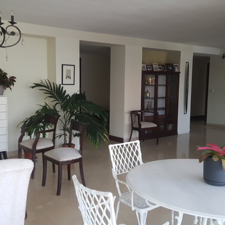 Obarrio – Area Bancaria: Apartamento de 263 m², 3 Habitaciones + Cuarto de Servicio