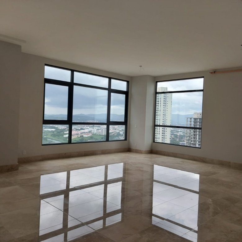 Santa María: Apto de 381 m², 3 Recámaras + Den, Acabados de Lujo, Línea Blanca