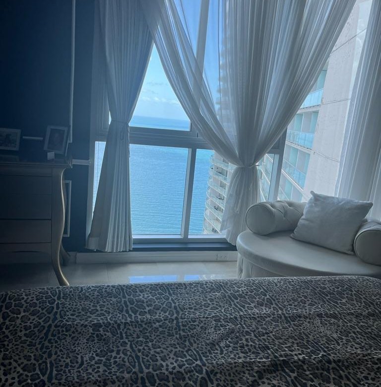 Usted Puede Vivir Frente Al Mar con Su Familia, y entrar listo con muebles de alta calidad: Punta Pacifica, Pacific Village