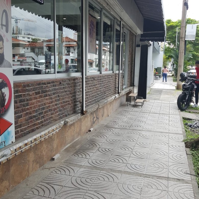 Bella Vista – Local Comercial de Esquina, Planta Baja, Dividido en 2 locales: Cerca DGI, Hospitales, torres residenciales