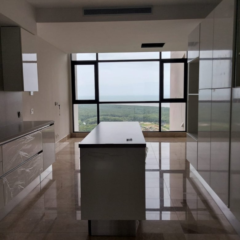 Santa María: Apto de 381 m², 3 Recámaras + Den, Acabados de Lujo, Línea Blanca