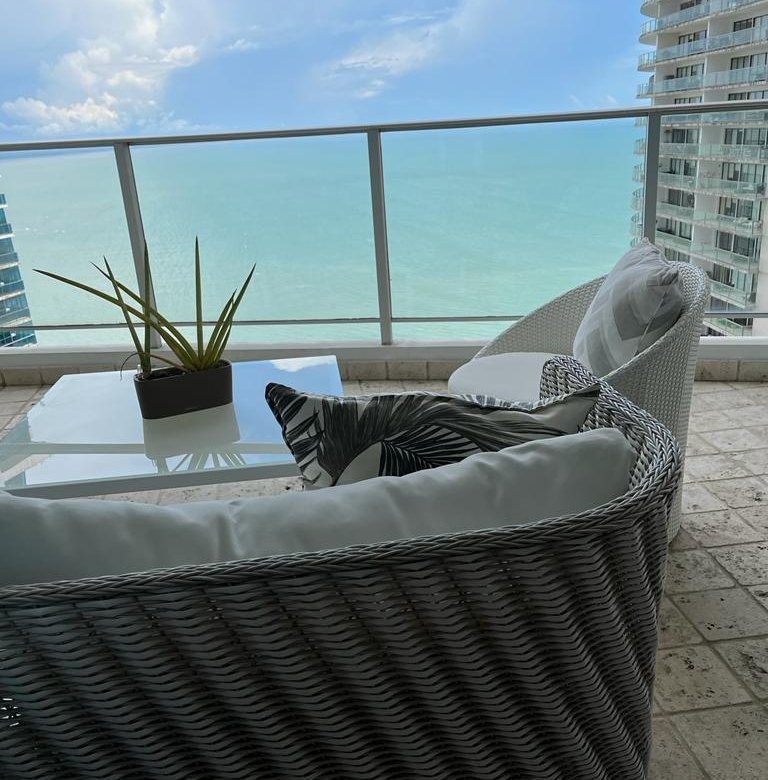 Usted Puede Vivir Frente Al Mar con Su Familia, y entrar listo con muebles de alta calidad: Punta Pacifica, Pacific Village