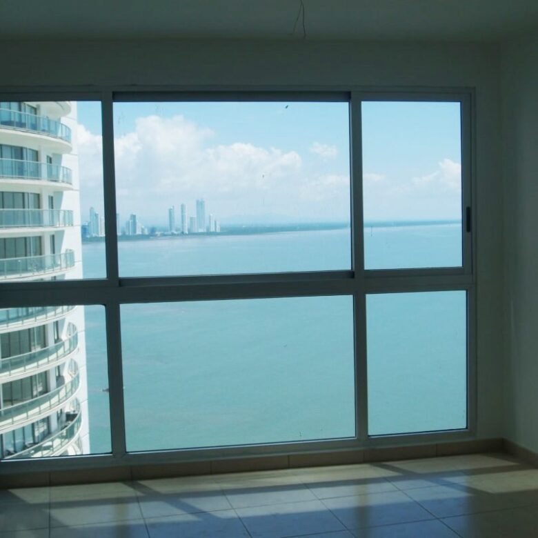 Aqualina, Vista al Mar, Punta Pacífica: Apartamento de 3 Habitaciones + Sala Familiar