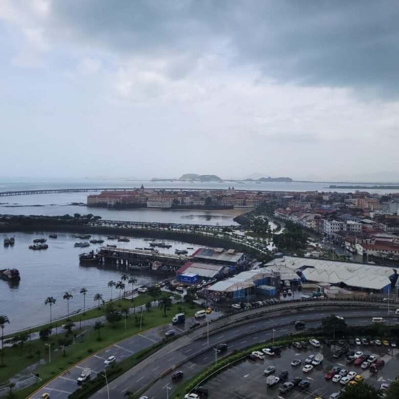 Ave Balboa – Torre Frente Al Mar: The Sands, Torre con Apartamentos + Mall