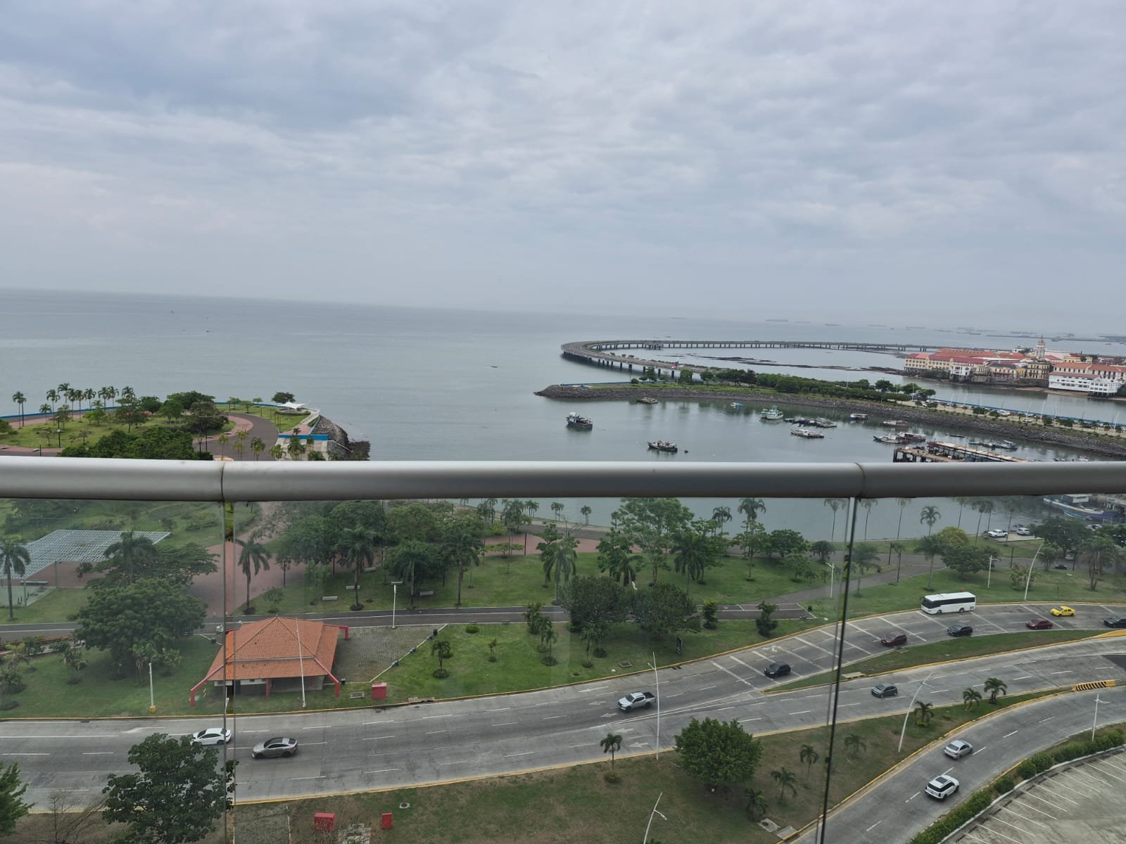 Ave Balboa – Torre Frente Al Mar: The Sands, Torre con Apartamentos + Mall