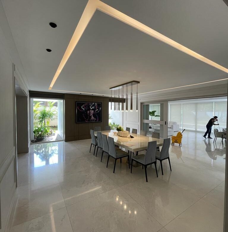 Casa de Lujo, con Todo Nuevo, Costa del Este: 1000 m² de Terreno, Amoblada Total