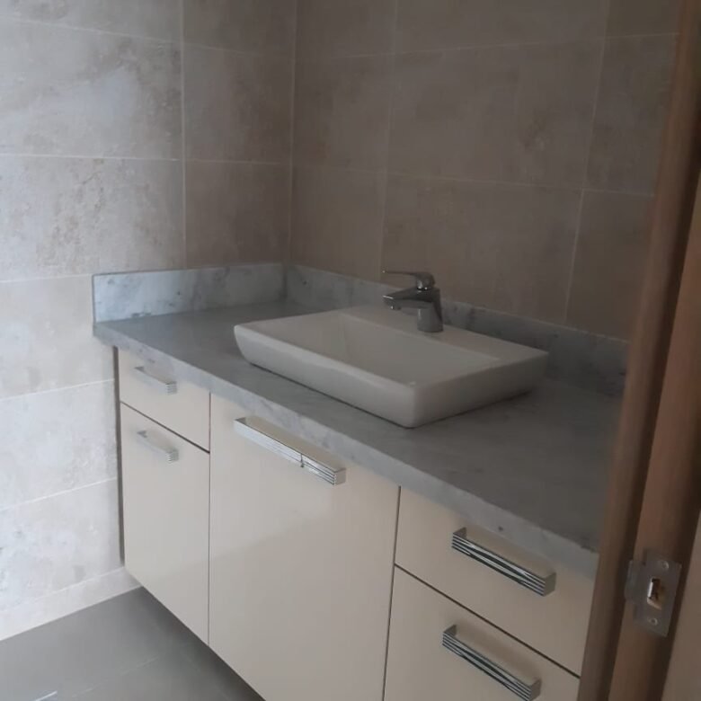 Obarrio, Parkcity: Apartamento de 110m2, Torre pequeña de Lujo, 2 Recámaras + Cuarto de Empleada