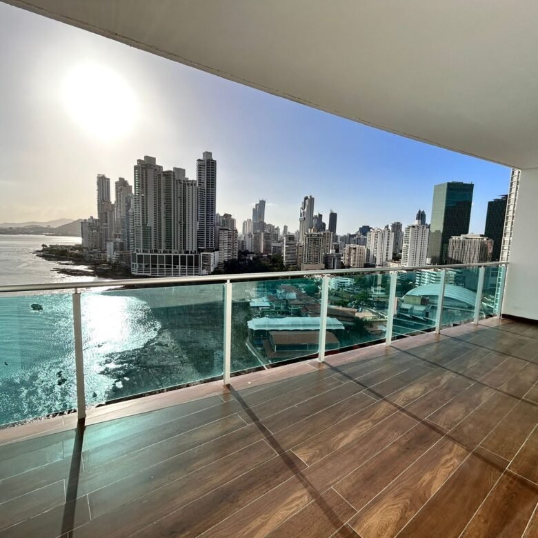 Aquamare, Punta Pacifica Frente Mar: Apartamento de 3 Habitaciones + Sala Familiar