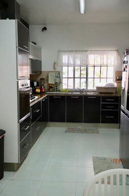 Altos de Panama: Casa de 5 recámaras con piscina, ambiente de luces