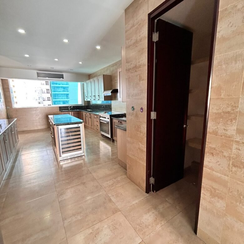 Aquamare, Punta Pacifica Frente Mar: Apartamento de 3 Habitaciones + Sala Familiar