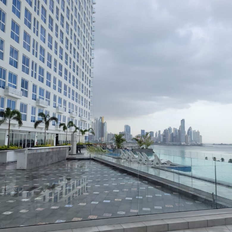 Ave Balboa – Torre Frente Al Mar: The Sands, Torre con Apartamentos + Mall