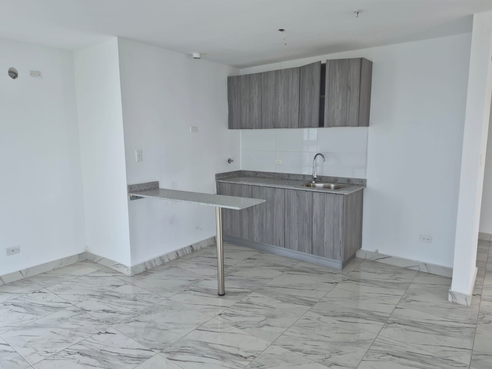 Ave Balboa – Torre Frente Al Mar: The Sands, Torre con Apartamentos + Mall