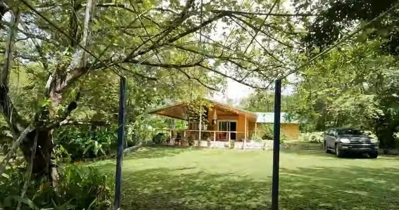 Finca en Playa San Carlos: con 2 Casas, 4.3 Hectáreas (10.585 Acres) de Terreno