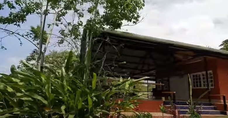 Finca en Playa San Carlos: con 2 Casas, 4.3 Hectáreas (10.585 Acres) de Terreno