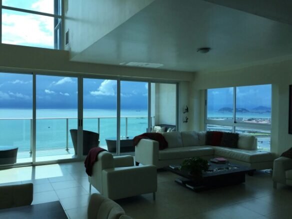 Avenida Balboa frente al mar, Duplex de 280 m², 3 Habitaciones, Aire Acondicionado Central