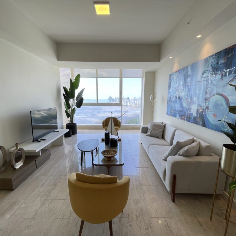 Costa del Este: Sector Alto Nivel, con Casa Club, Amoblado, de 95 m² con 2 Recámaras y 2 Baños