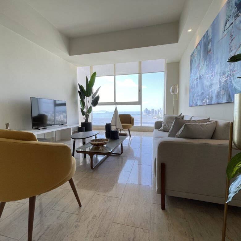 Costa del Este: Sector Alto Nivel, con Casa Club, Amoblado, de 95 m² con 2 Recámaras y 2 Baños