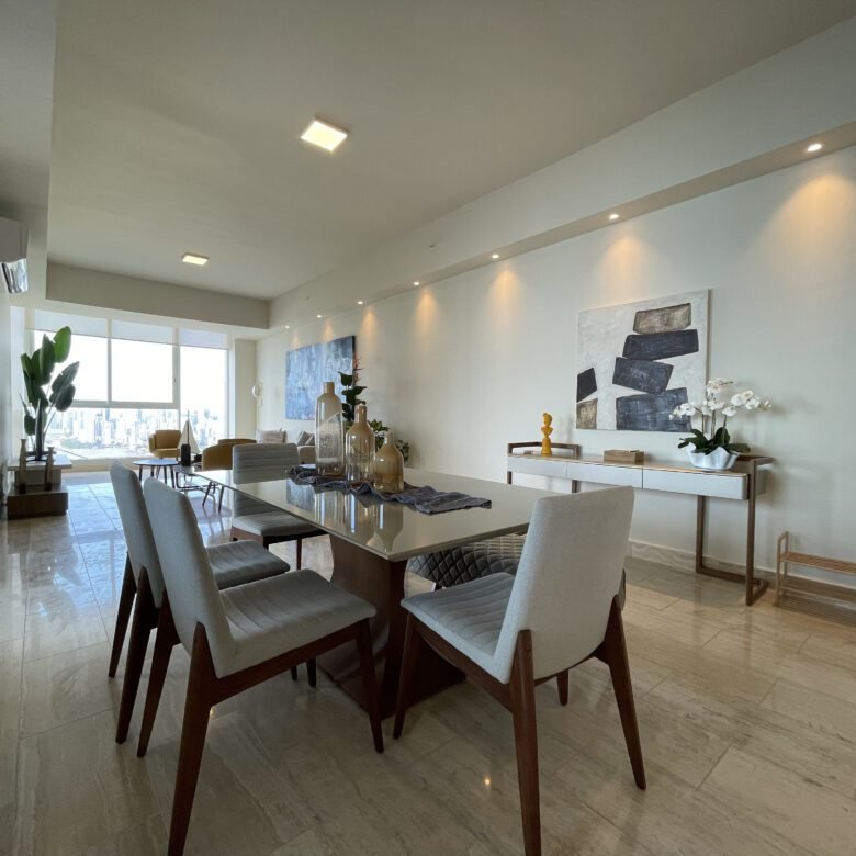Costa del Este: Sector Alto Nivel, con Casa Club, Amoblado, de 95 m² con 2 Recámaras y 2 Baños