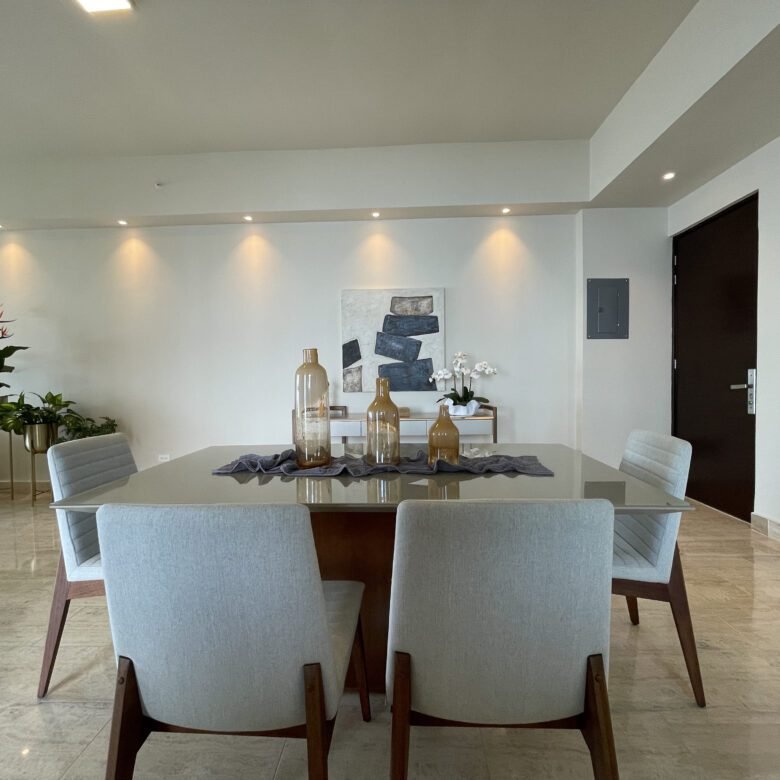 Costa del Este: Sector Alto Nivel, con Casa Club, Amoblado, de 95 m² con 2 Recámaras y 2 Baños