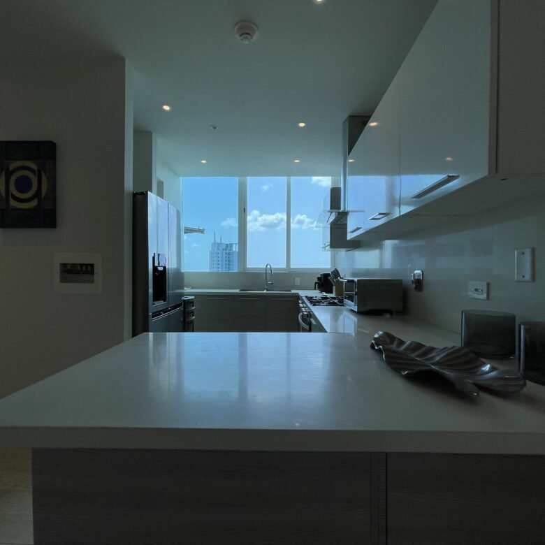 Costa del Este: Sector Alto Nivel, con Casa Club, Amoblado, de 95 m² con 2 Recámaras y 2 Baños
