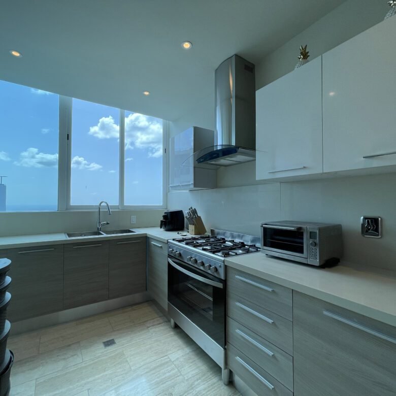 Costa del Este: Sector Alto Nivel, con Casa Club, Amoblado, de 95 m² con 2 Recámaras y 2 Baños