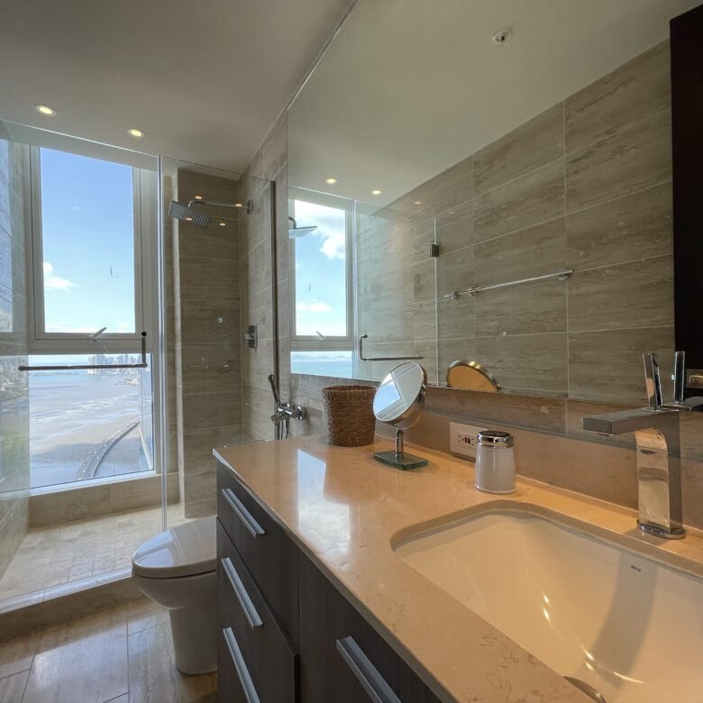 Costa del Este: Sector Alto Nivel, con Casa Club, Amoblado, de 95 m² con 2 Recámaras y 2 Baños