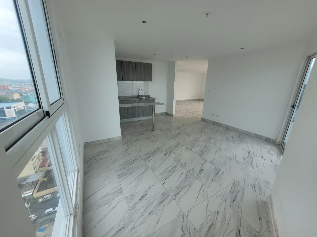 Ave Balboa – Torre Frente Al Mar: The Sands, Torre con Apartamentos + Mall