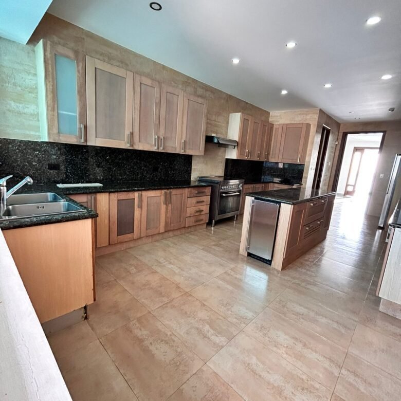Aquamare, Punta Pacifica Frente Mar: Apartamento de 3 Habitaciones + Sala Familiar