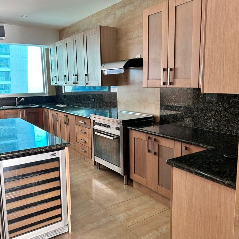 Aquamare, Punta Pacifica Frente Mar: Apartamento de 3 Habitaciones + Sala Familiar