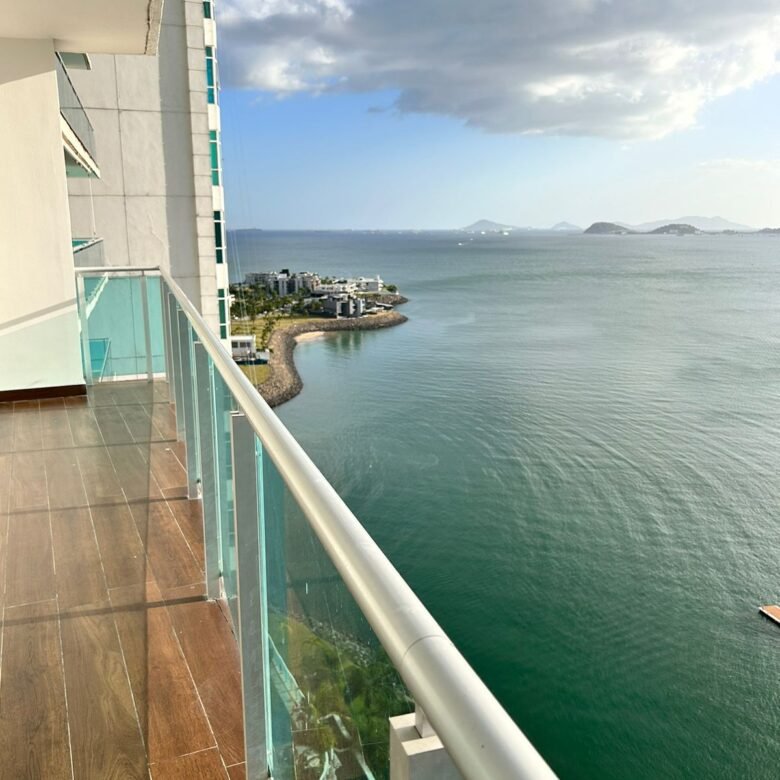 Aquamare, Punta Pacifica Frente Mar: Apartamento de 3 Habitaciones + Sala Familiar