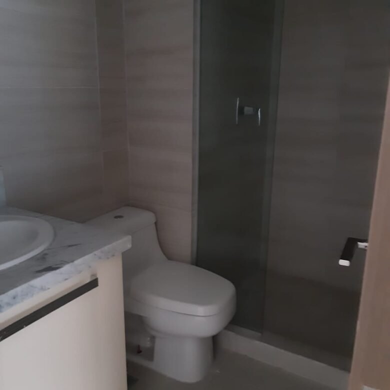 Obarrio, Parkcity: Apartamento de 110m2, Torre pequeña de Lujo, 2 Recámaras + Cuarto de Empleada