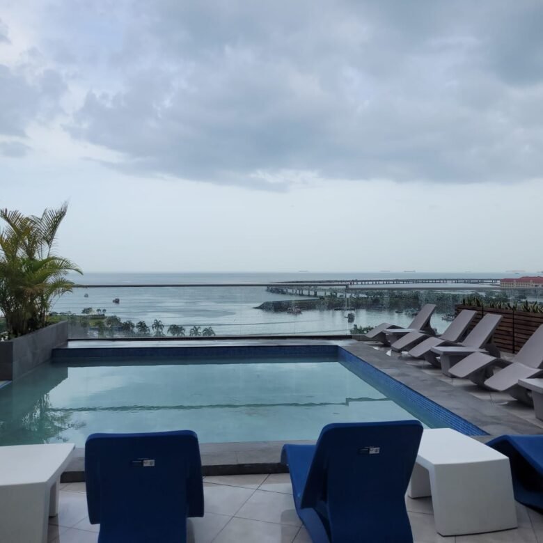 Ave Balboa – Torre Frente Al Mar: The Sands, Torre con Apartamentos + Mall