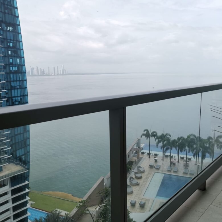 Ahorre! Viva en una habitación de hotel de lujo, frente al mar: Punta Pacífica, Panamá