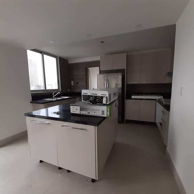 Obarrio, Parkcity: Apartamento de 110m2, Torre pequeña de Lujo, 2 Recámaras + Cuarto de Empleada