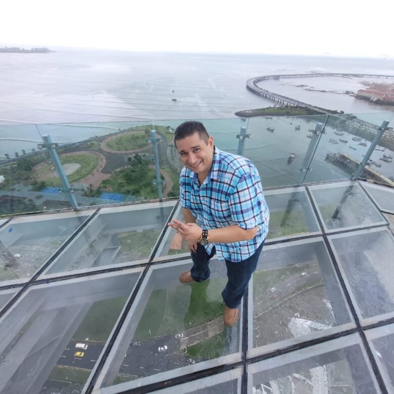 Ave Balboa – Torre Frente Al Mar: The Sands, Torre con Apartamentos + Mall