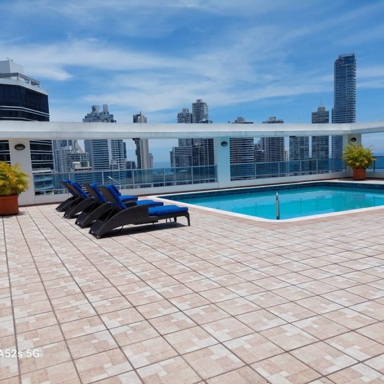 Ave Balboa, Bayfront: Amoblado, 1 Habitación, 1.5 Baño, Terraza, posibilidad de convertir a 2 recámaras