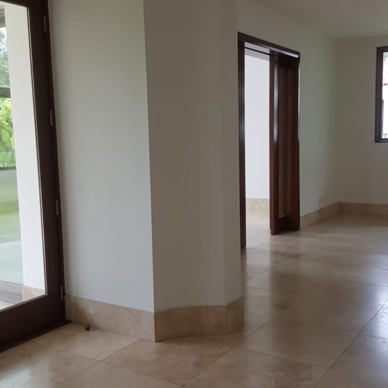 Casa en Campo de Golf : Santa María, exclusiva comunidad completa con garita de seguridad 24 horas