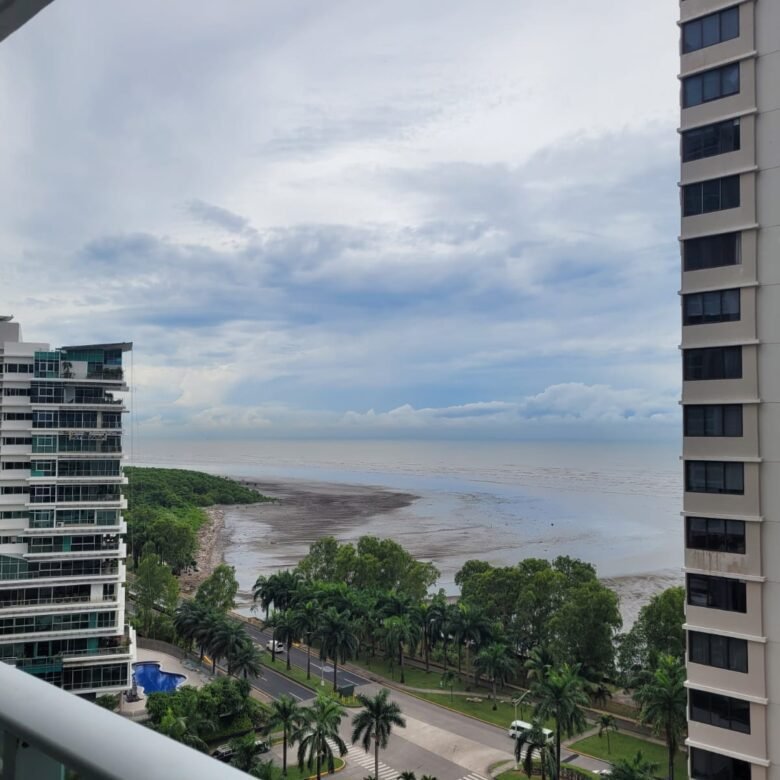 Costa del Este, Cerca Multinacionales, con vista al Mar: Excelente para Inversión, Lumiere, 210 m², 3 Recámaras + Den