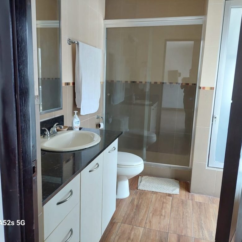Ave Balboa, Bayfront: Amoblado, 1 Habitación, 1.5 Baño, Terraza, posibilidad de convertir a 2 recámaras