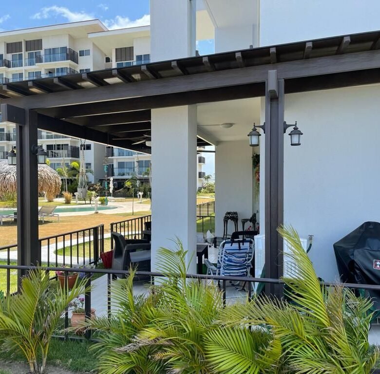 Relájese Ahora en Playa Caracol: Apto de Planta Baja con Patio, con 3 Recámaras