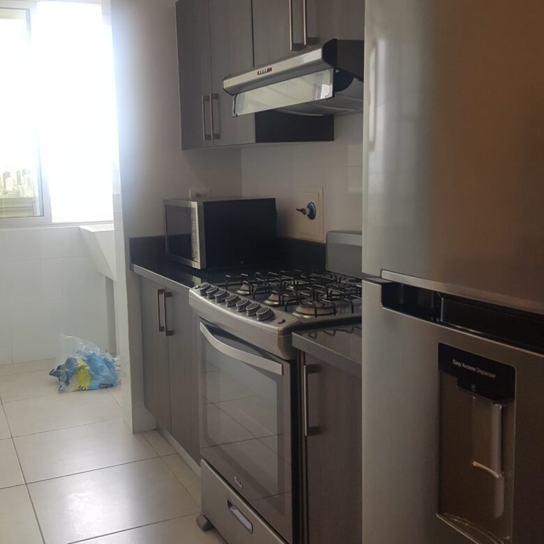 Tumba Muerto: Apartamento Familiar – Sky Point, de 3 Habitaciones + Cuarto y baño de servicio