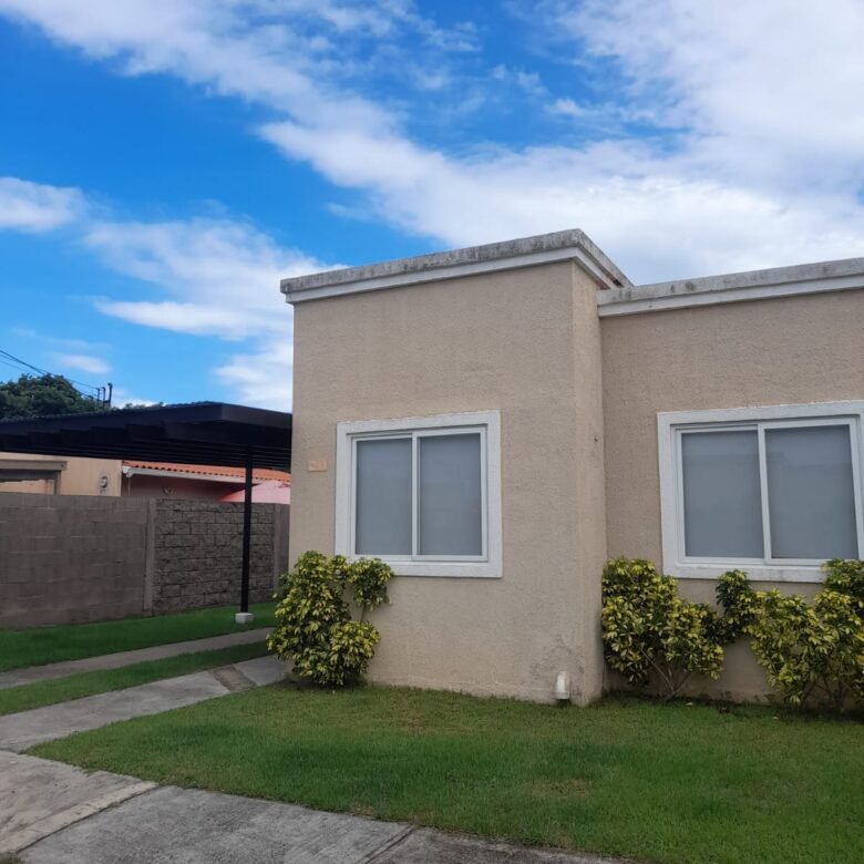 Relajación Para Usted – Viva en La Playa – Coronado: Amplia Casa con Seguridad