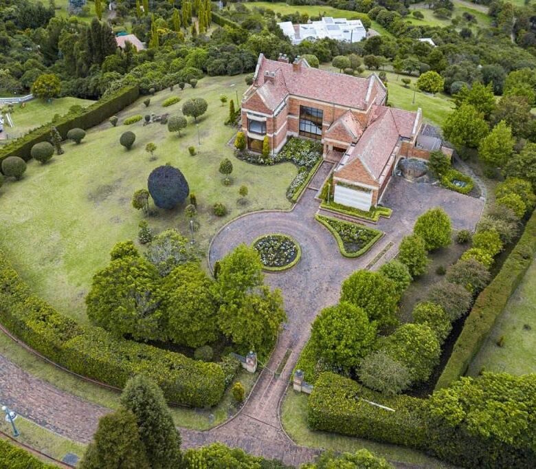 Residencia Exclusiva, a 2800 m de Altura: Bogotá, Colombia con 10,900 m² Terreno