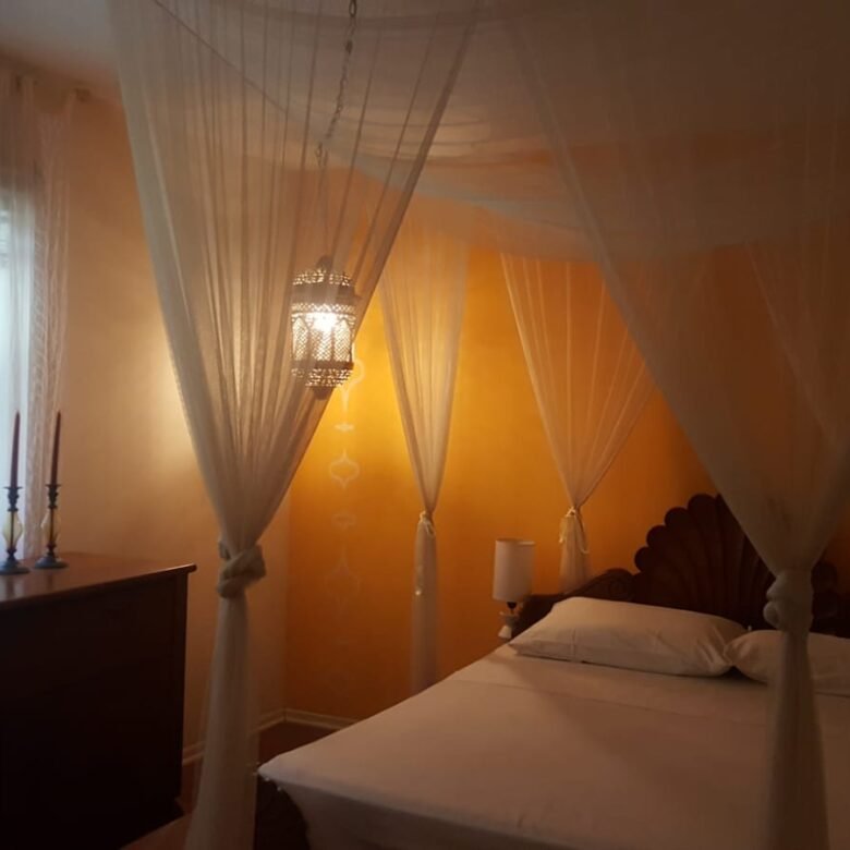 Clayton – 2 Casas colindantes con bosque, pegadas, Sector del Canal: Casas Grandes con 7 recámaras + 2 bodegas + Den